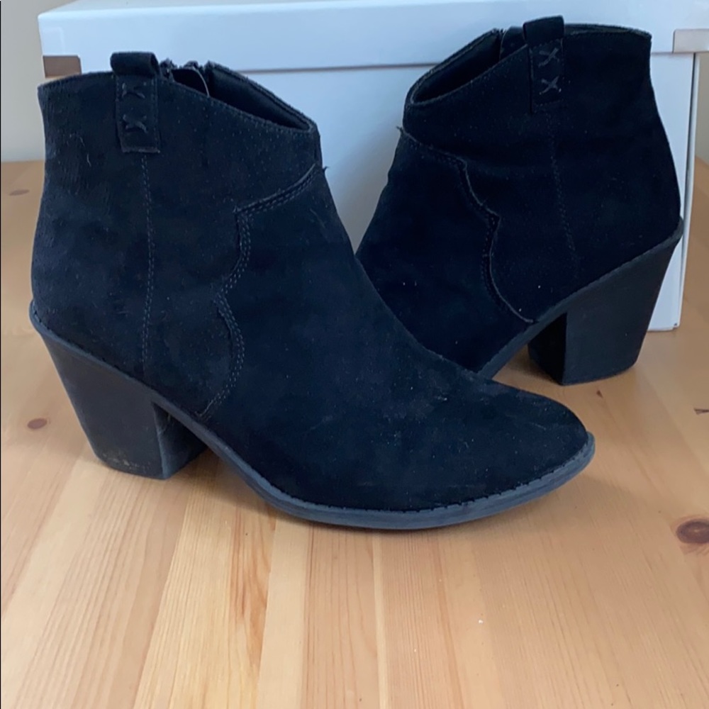 Time & true ankle boots size 10